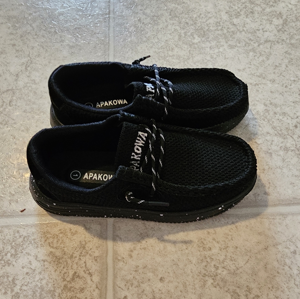 Boys shoes Size 1 (never worn)